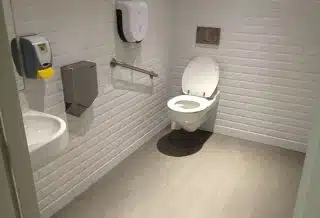 Dimensions toilette taille WC classique et PMR