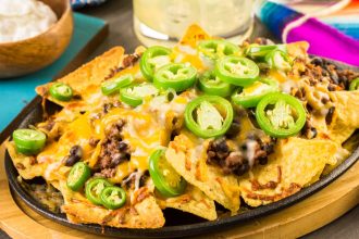 Recette de nachos gratinés : un apéritif convivial à partager à la maison !